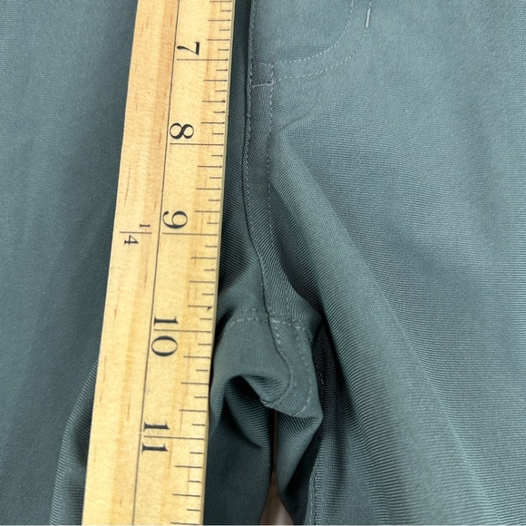 Vuori Meta Shorts Men’s Size 28 Aspen Gray Blue 8” Inseam Chino V379 Golf Active - Picture 10 of 11